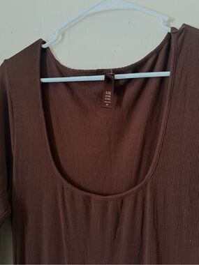 SKIMS Ribbed Scoop Neck Long Sleeve Top in Chocolate Brown
